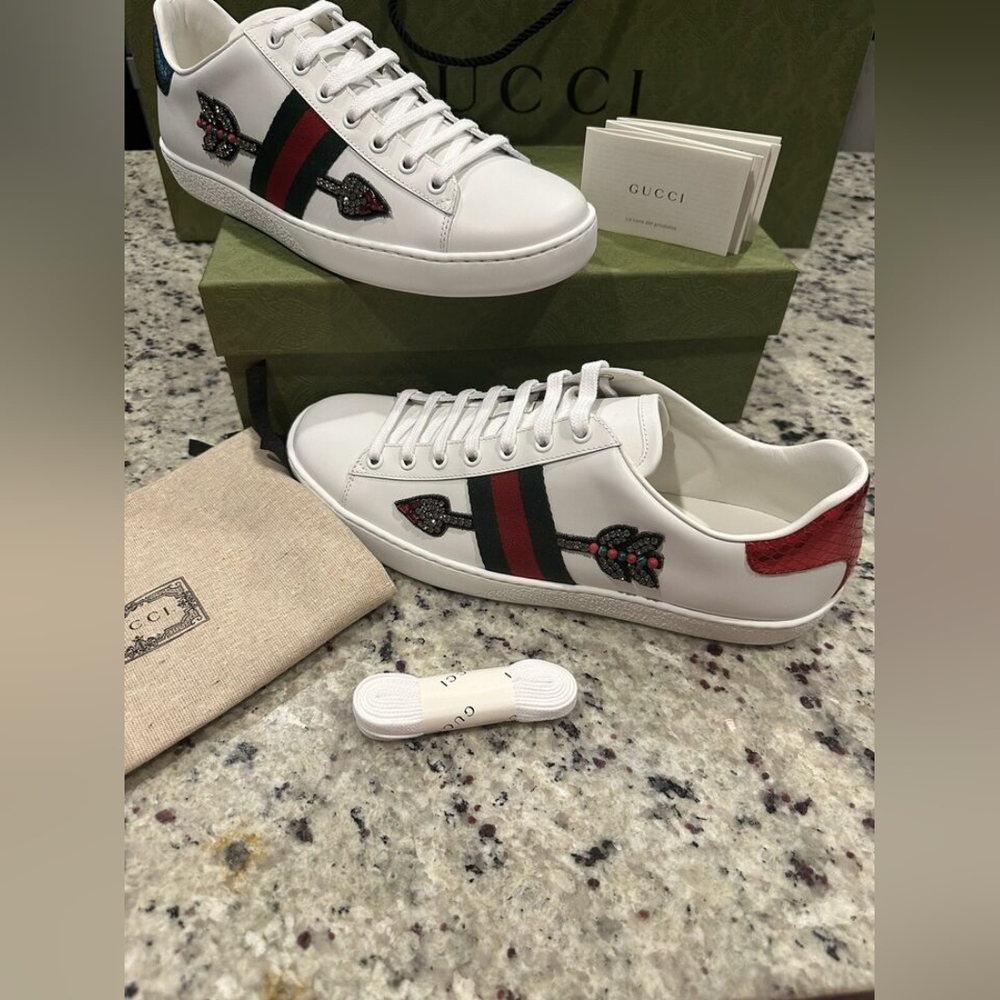 Gucci White Sneakers with Green and Red Stripes - Picture 3 of 12